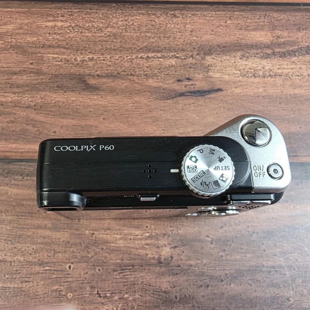 Nikon Coolpix P60 Digital Camera 8.1mp VR ISO 2000 5x Zoom PARTS‎ OR REPAIR